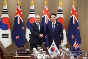 President Yoon holds summit with New Zealand Prime Minister Luxon