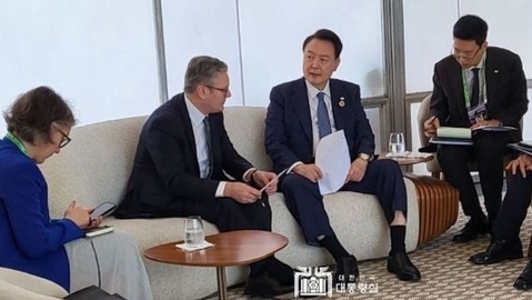 President Yoon holds a summit with British Prime Minister Keir Starmer